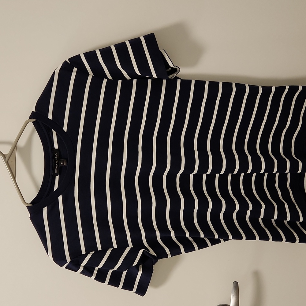 Banana Republic Stripe Crew-Neck T-Shirt. Men's Size Small. New with tags.